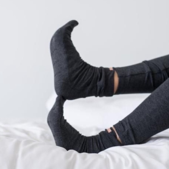LUNYA NWOT Restore Charcoal Grey Pima Cotton Blend Socks One Size - Picture 3 of 3